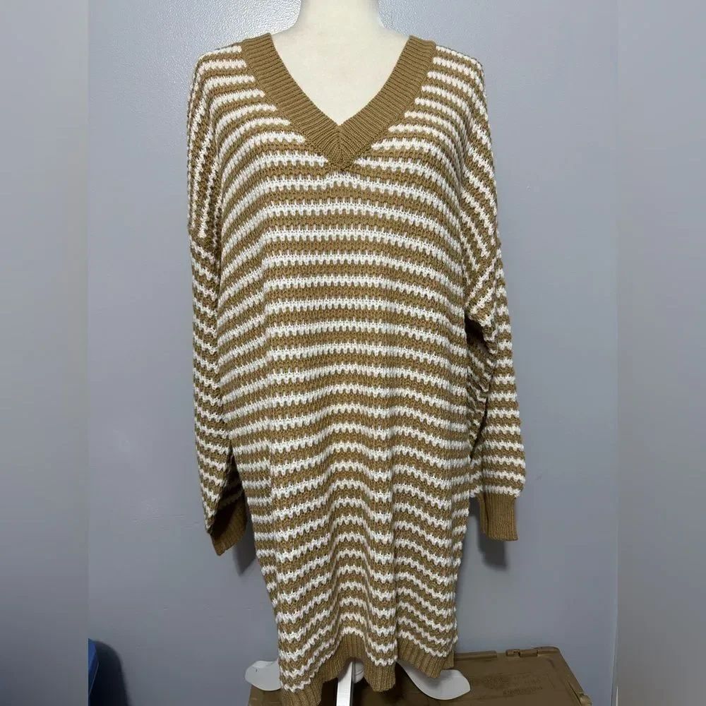 Cupshe Brown and White V-Neck Sweater/Dress size M NWT